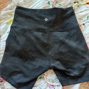 Lululemon Size 6 Camo Biker Shorts